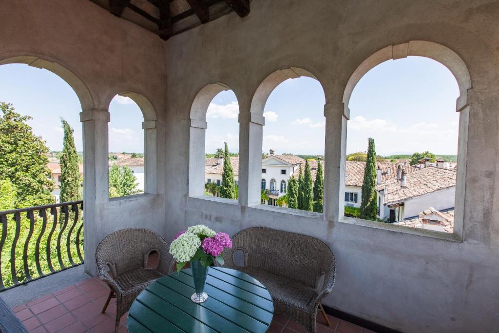 Loggia affacciata sulla pianura friulana